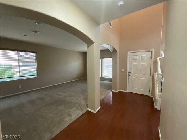 Building Photo - 10841 Paradise Rd