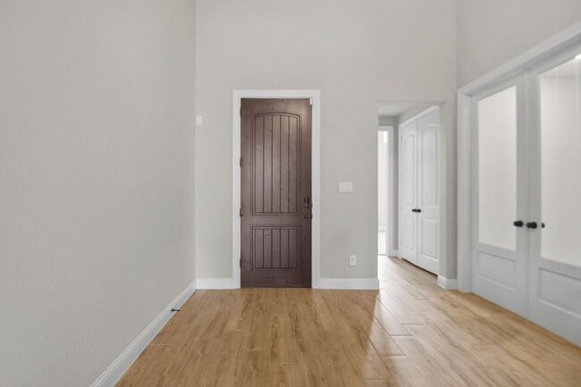Building Photo - Large 4 Bedroom home in Woodson's Reserve