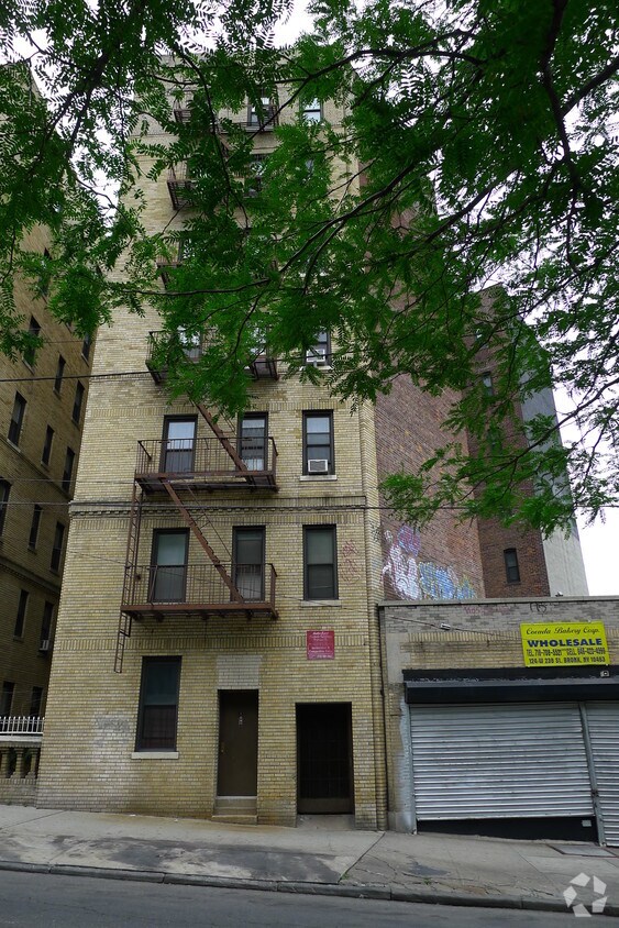 CON 144 238th ¡St - 114 W 238th St