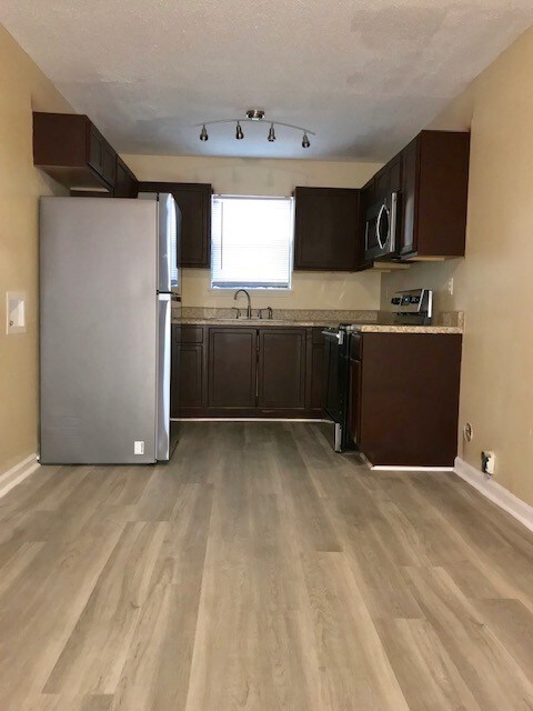 Kitchen - 118 71st St N