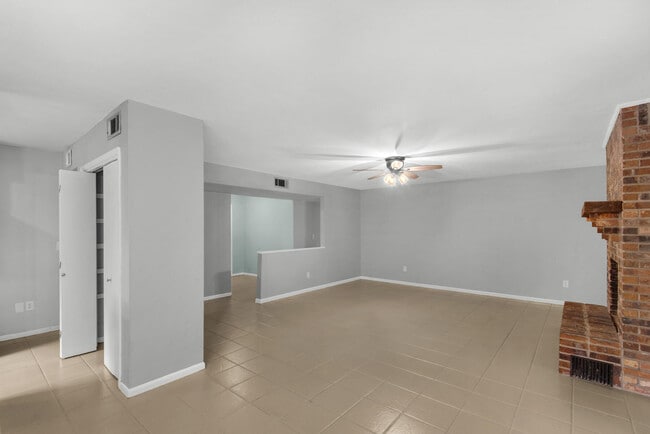 Building Photo - 117 12th Ave