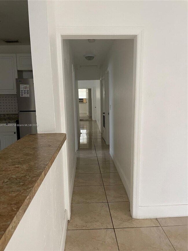 Foto del edificio - 2329 NE 173rd St