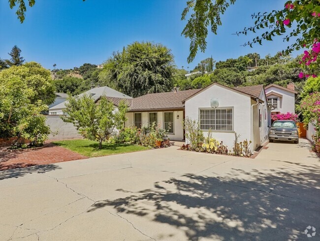 Charming Exterior - 4009 Beverly Glen Blvd