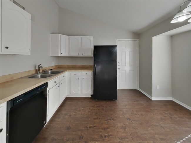 Building Photo - 24022 4 Sixes Ln