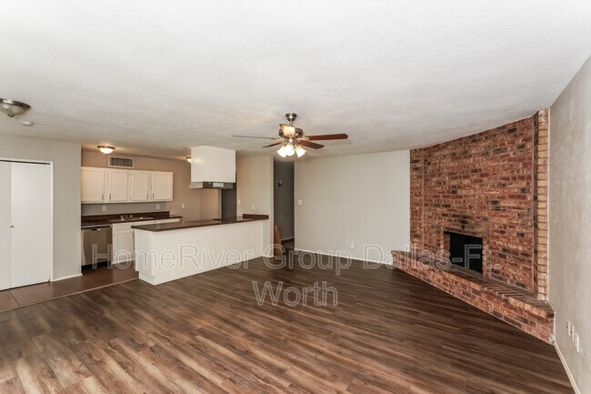 Foto del edificio - 6905 Mid Cities Blvd