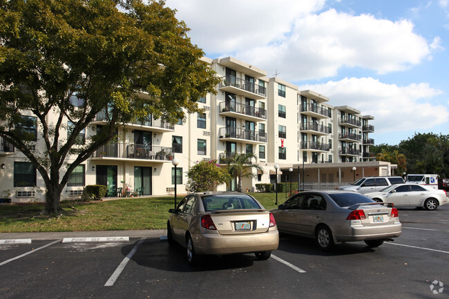 Foto del edificio - Pembroke Tower Apartments