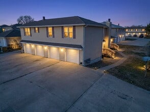 Building Photo - 10008 NW Player Dr