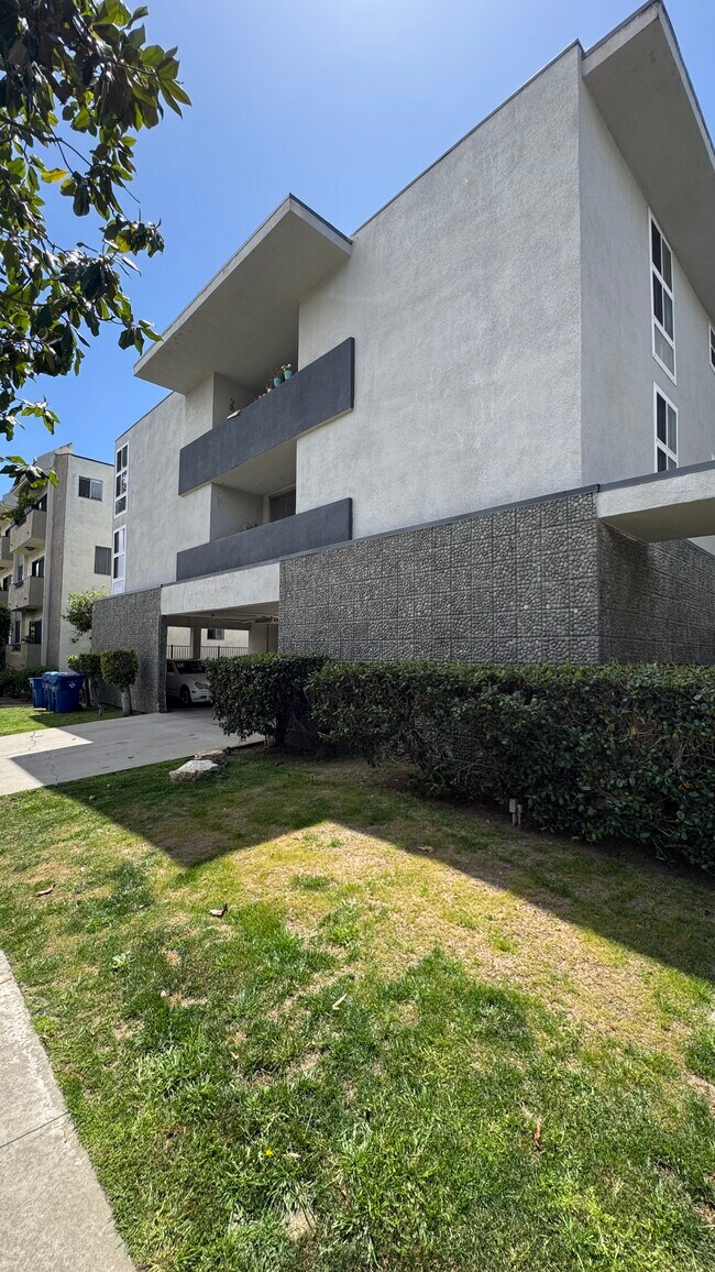 Foto del edificio - 1835 S Bentley Ave