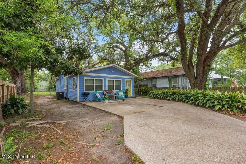 Primary Photo - 317 Ballentine St