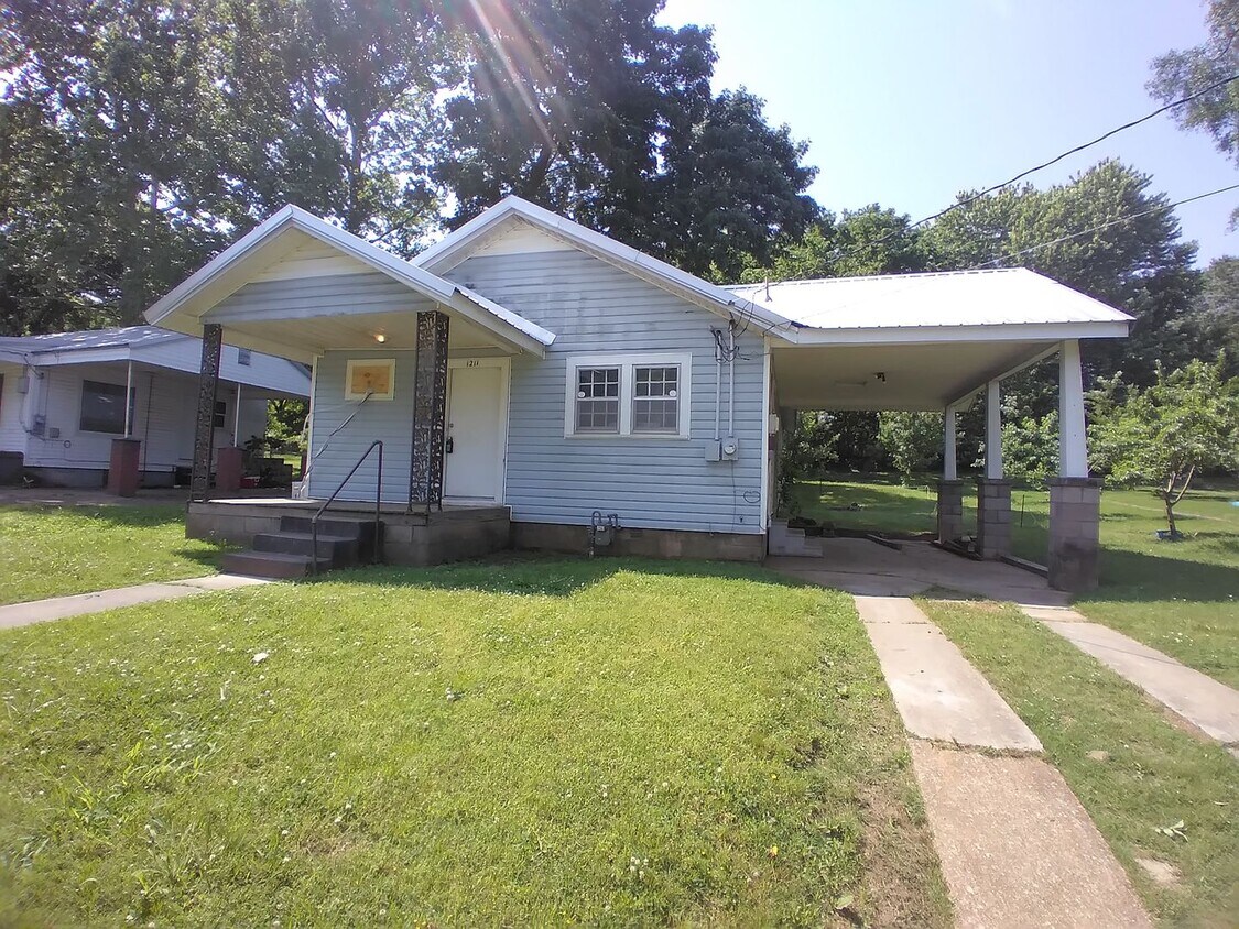 1211 W Vine Ave, Searcy, AR 72143 House Rental in Searcy, AR