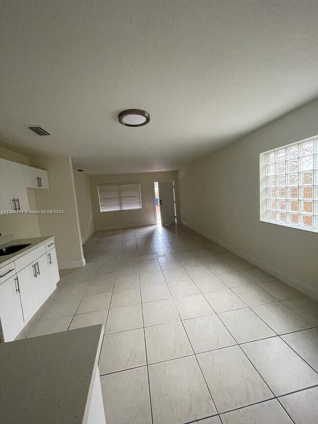 Building Photo - 2779 SW 34th Ave