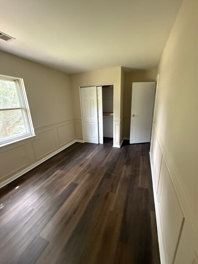 Building Photo - 8281 Sobax Dr