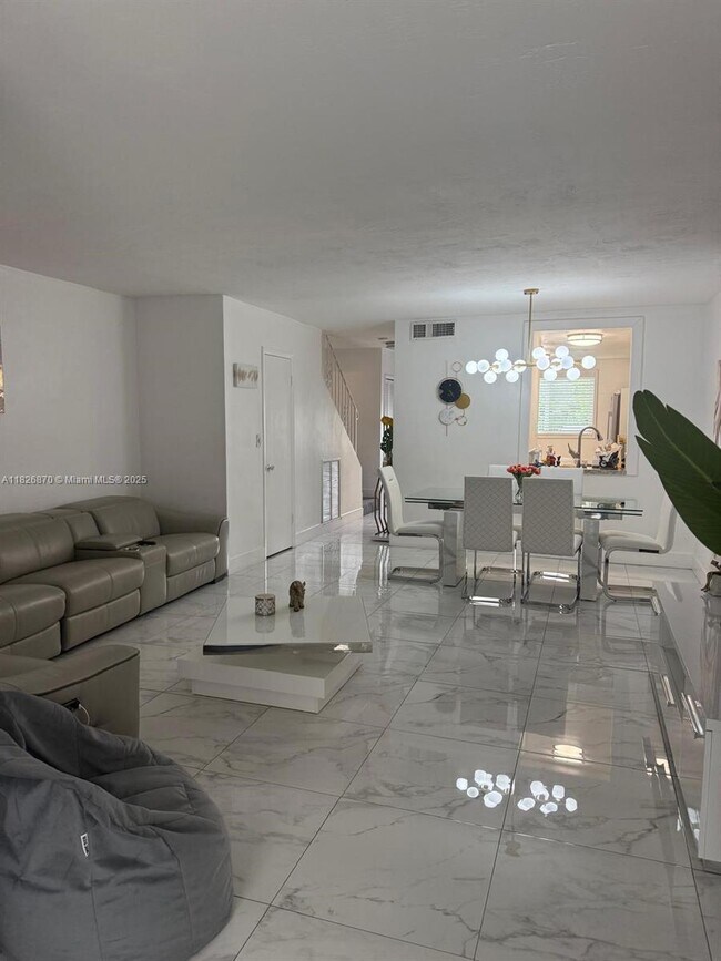 Foto del edificio - 1790 W 75th St