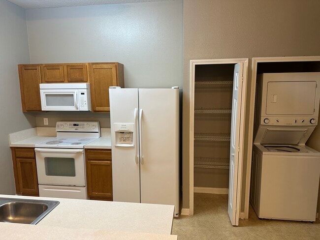 Building Photo - 6081 Maggies Cir