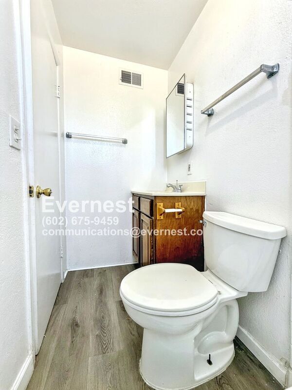 Foto del edificio - 2525 E Willetta St
