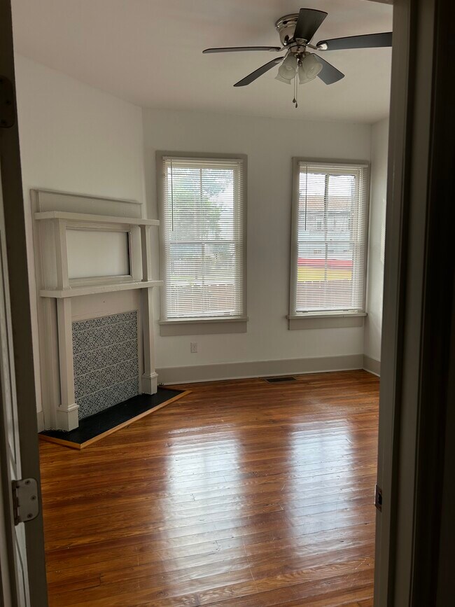 Building Photo - 316 W 42nd St