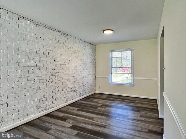 Foto del edificio - 6022 Westchester Park Dr