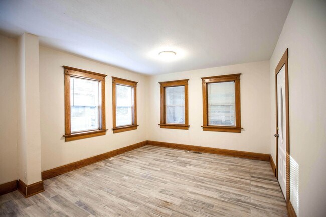 Foto del edificio - 724 Laramie St