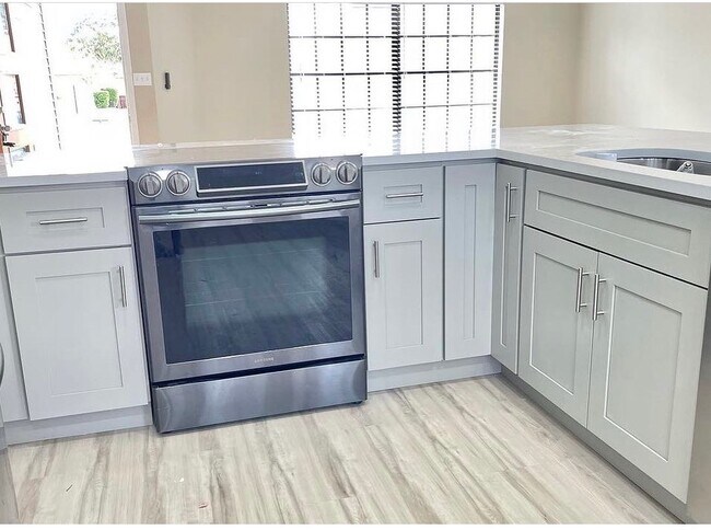 Building Photo - 1545 Wyman Cir