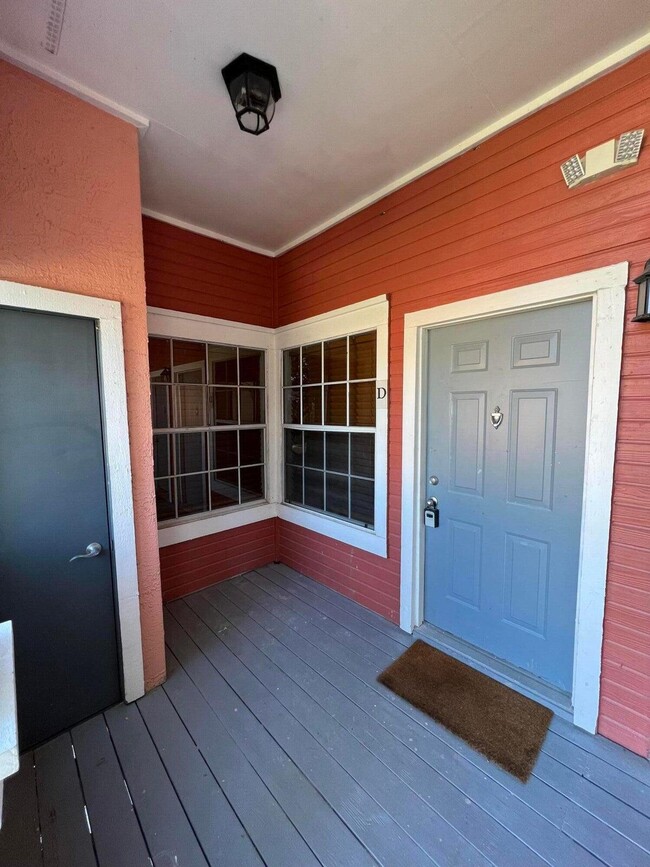 Building Photo - 1335 Crystal Way