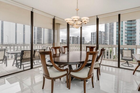 Foto del edificio - 19355 Turnberry Way