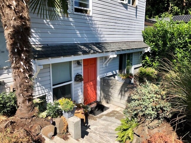 Building Photo - CARTAL DUPLEX