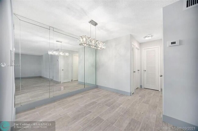 Building Photo - 2500 NE 9th St