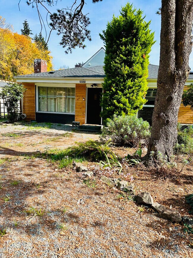 Foto del edificio - 12350 11th Ave NE