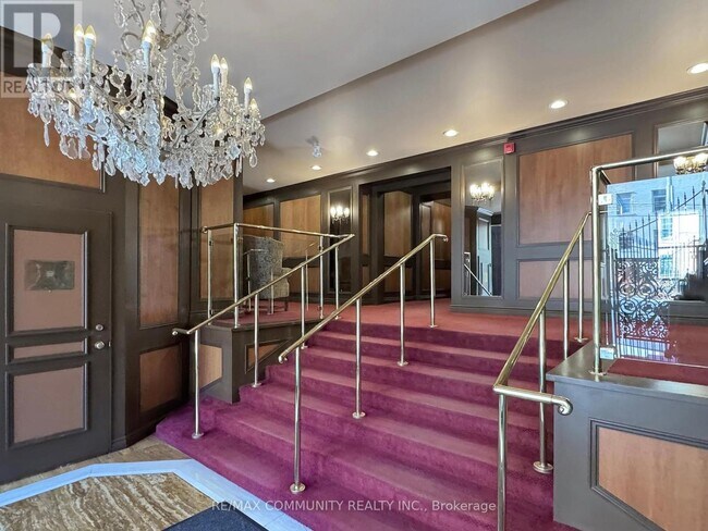 Photo du bâtiment - 740 Eglinton Ave W