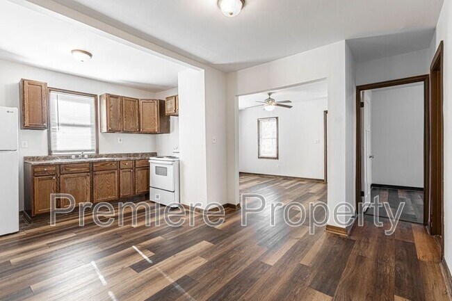 Foto del edificio - 2419 S Vermont Ave