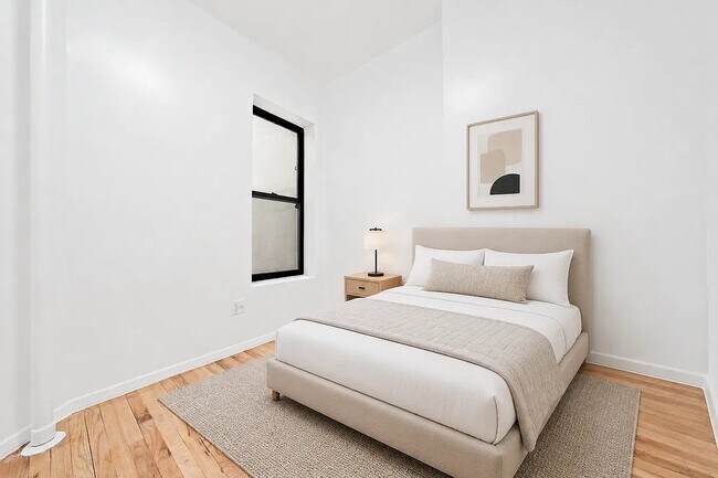 Foto del edificio - 235 W 12th St