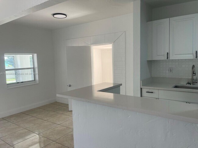 Foto del edificio - 2329 NE 173rd St