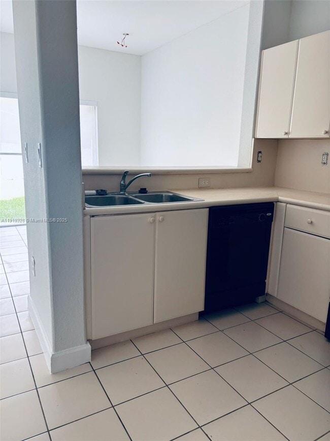 Foto del edificio - 1663 SE 29th St