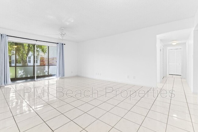 Building Photo - 345 W Laurel Dr