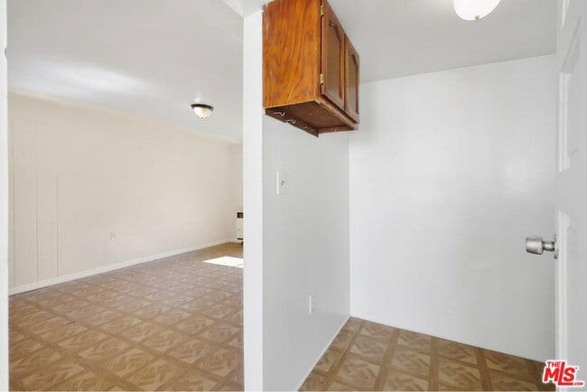 Building Photo - 430 E 184th St