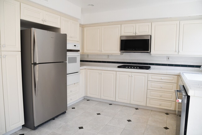 Kitchen - 12613 El Camino Real