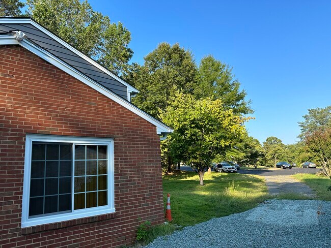 Foto del edificio - 308 Brentwood Rd