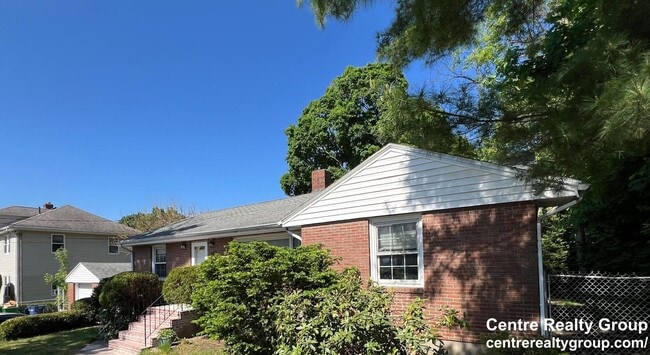 Building Photo - 207 Cherry St