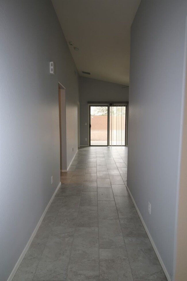 Building Photo - 3 Bedroom 2 Bath home in Sunset Vista is a...