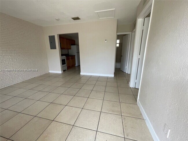 Building Photo - 534 NW 23rd Ave