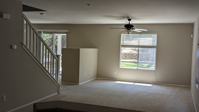Building Photo - 13152 La Tierra Way