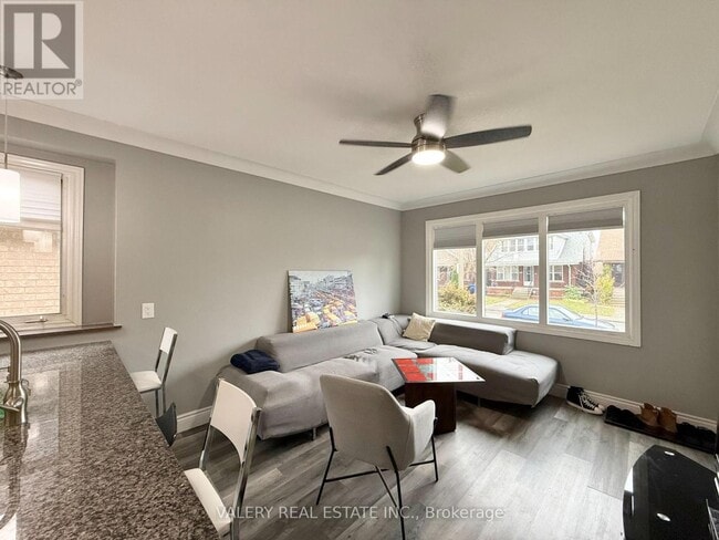 Building Photo - 1102 Langlois Ave