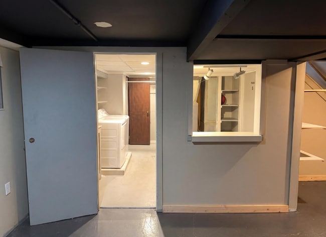 Building Photo - 6288 Fence Row Ln