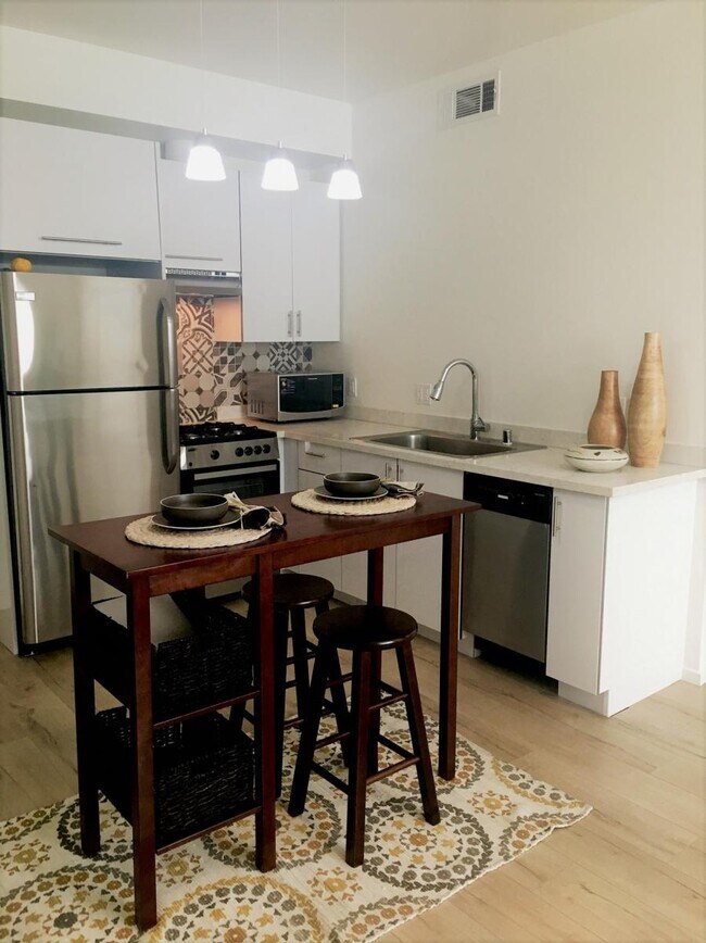 Kitchen - 1183 Crenshaw Blvd