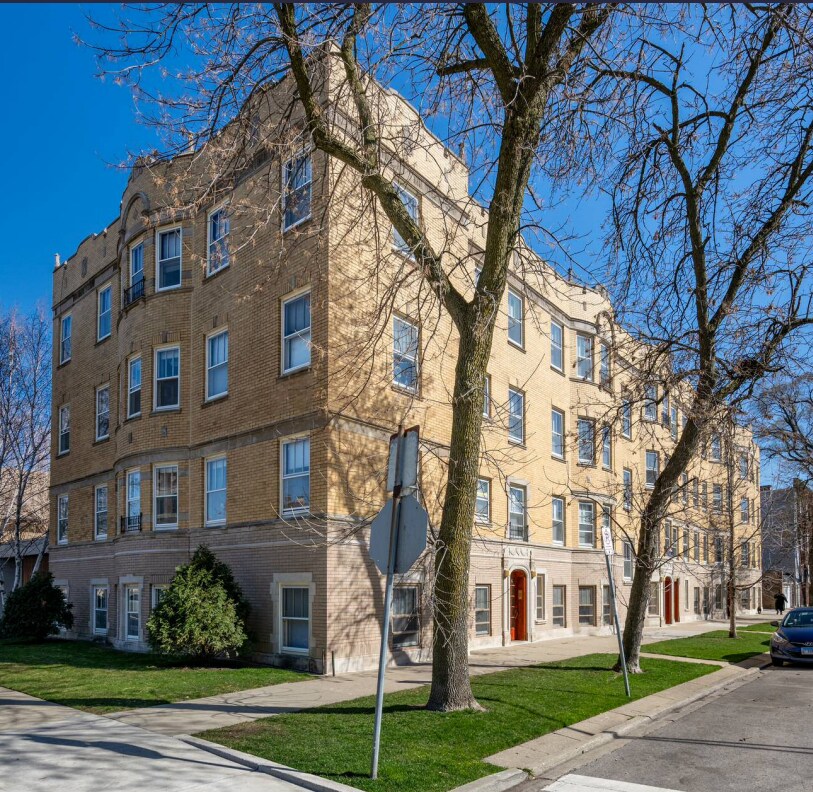 Primary Photo - 4919-4927 N Rockwell