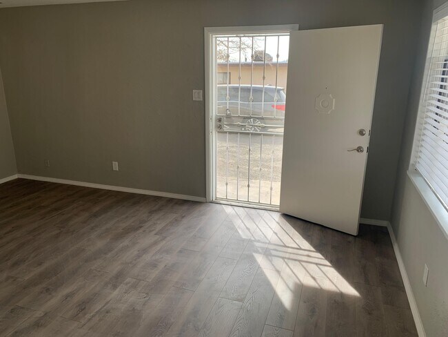 Building Photo - 10222 Candelaria Rd NE
