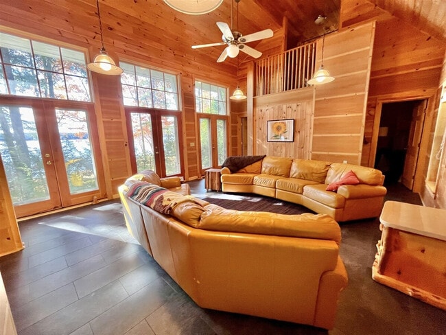 Building Photo - 11 Basswood Bay Rd