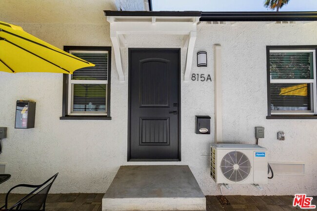 Foto del edificio - 815 W Glenoaks Blvd