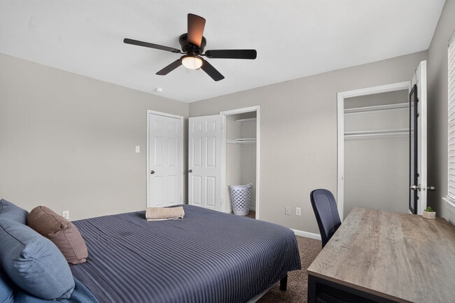 Building Photo - 5550 Folsom Dr