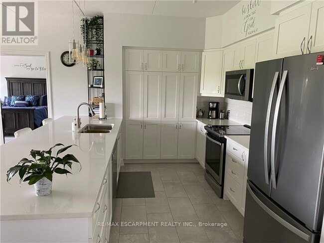 Building Photo - 39 Sister Varga Terrace